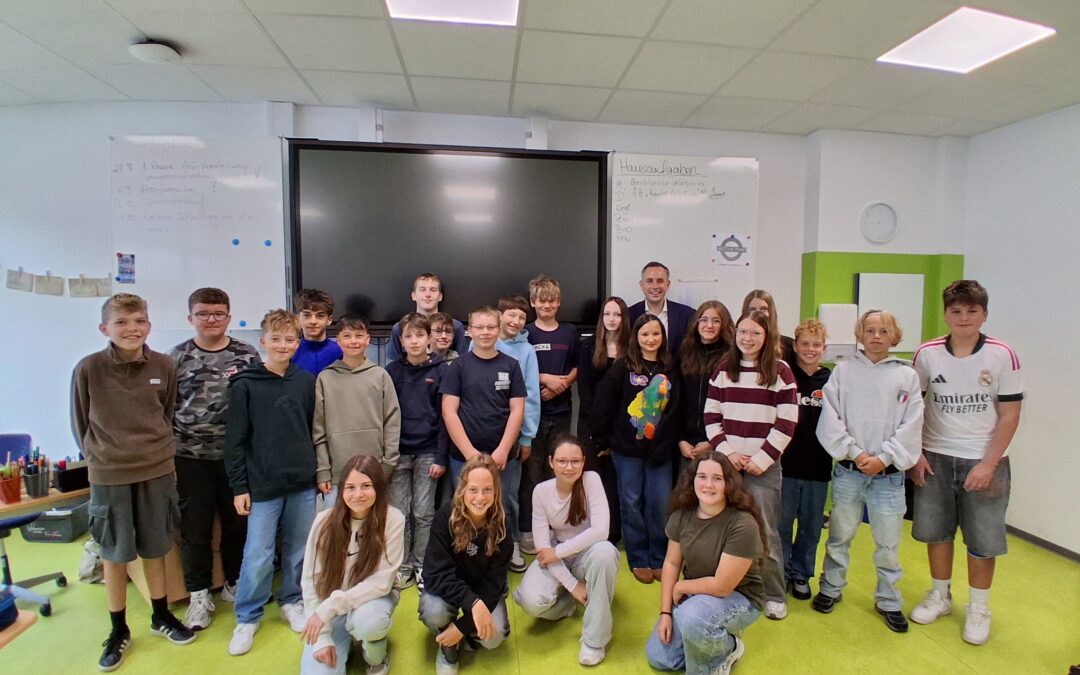Bürgermeister besucht die Klasse R7a